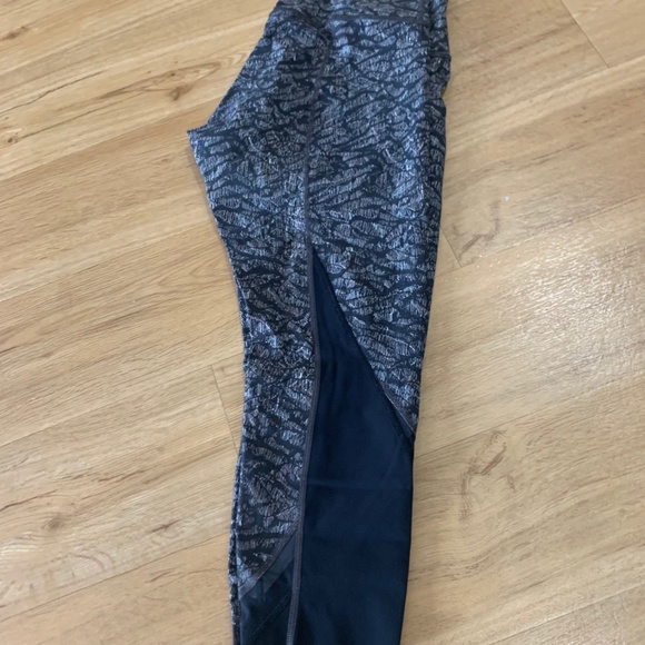 Lululemon Wunder Under Scalloped Hem high Rise crop 23' Size 10 - Picture 7 of 8